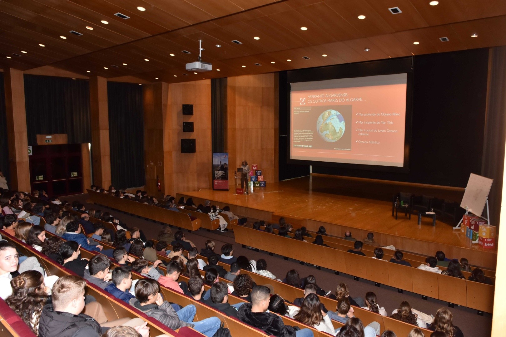 Alunos do território ALGARVENSIS foram à universidade saber mais sobre  a importância de poupar água